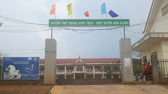 30 học sinh nhập viện nghi do ngộ độc thức ăn ảnh 1