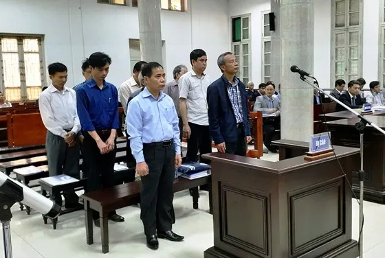 Xét xử vụ án vỡ đường ống nước sông Đà: Nhiều ống chất lượng không đảm bảo vẫn được đưa vào thi công ảnh 1