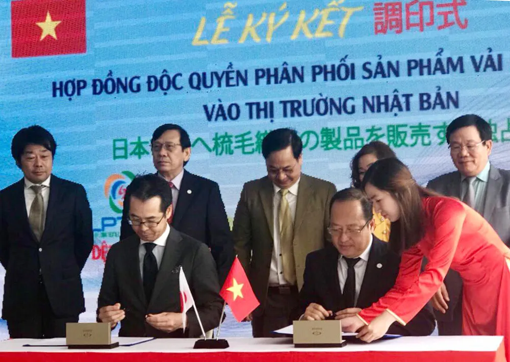 LPTEX phân phối độc quyền vải len chải kỹ vào thị trường Nhật Bản ảnh 1