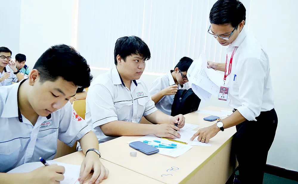 Cần phương cách kiểm soát việc tuyển vượt chỉ tiêu ảnh 1