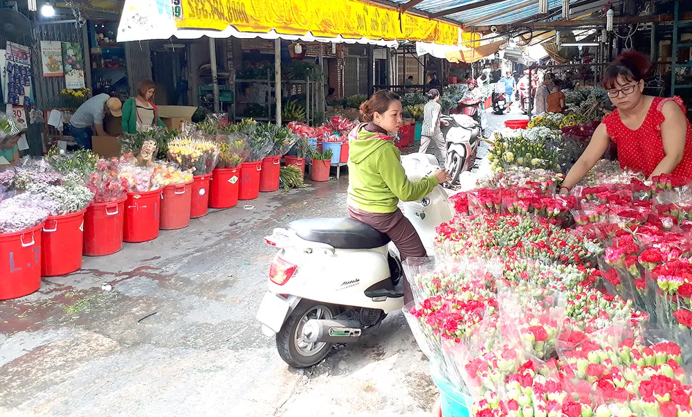 Sao vẫn chưa dời được 2 chợ hoa sỉ?  ảnh 1