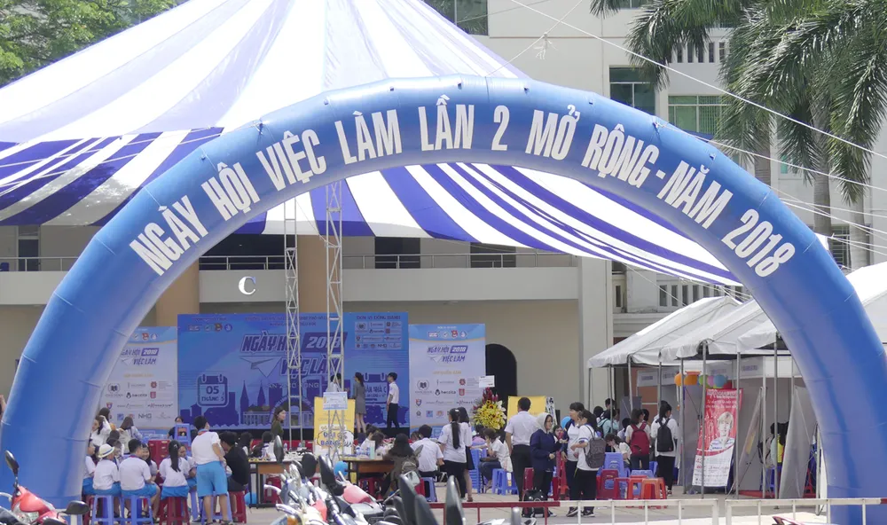 Ngày hội việc làm của sinh viên sư phạm ảnh 1