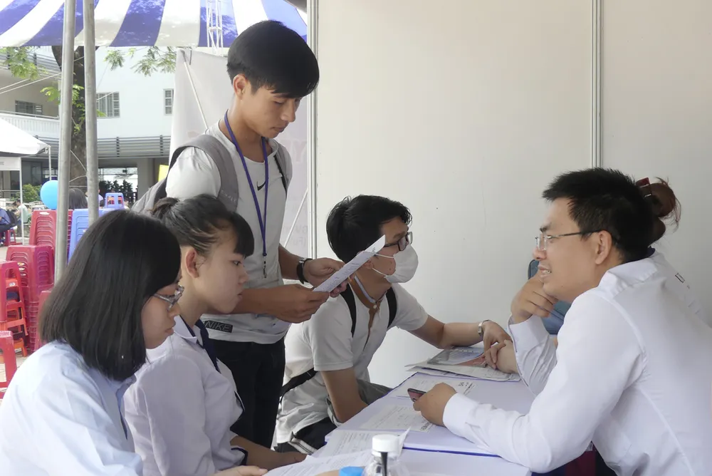 Ngày hội việc làm của sinh viên sư phạm ảnh 2