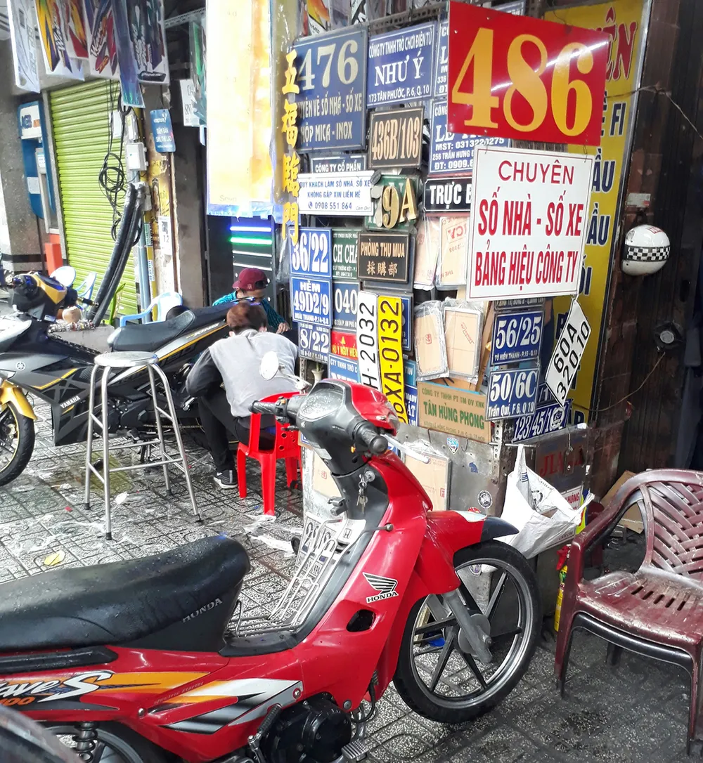 Công khai mua bán biển số xe giả  ảnh 1