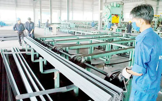 Sản xuất thép xuất khẩu tại một doanh nghiệp. Ảnh: CAO THĂNG