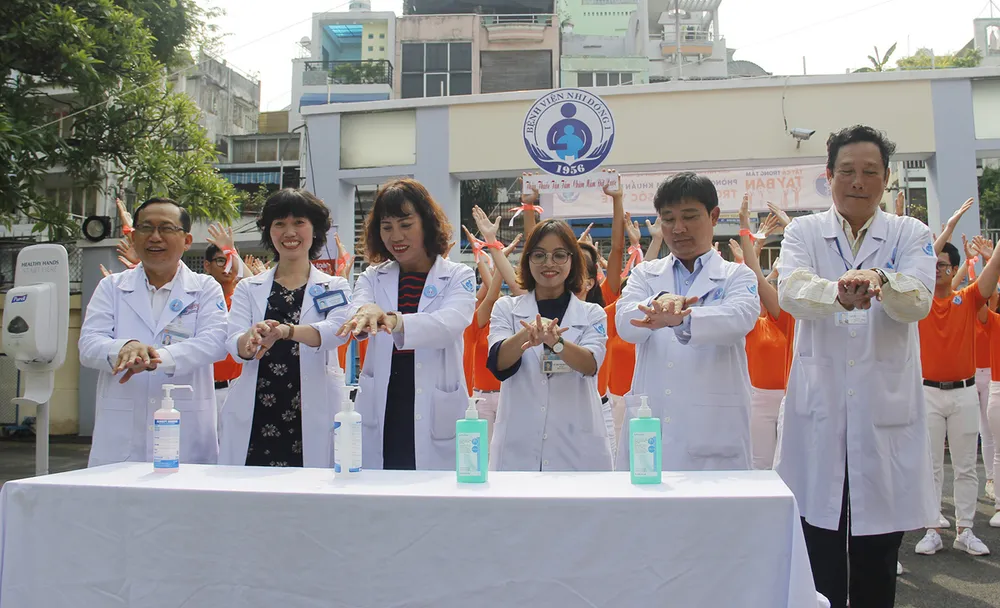 Phòng chống lây nhiễm chéo trong bệnh viện: Bắt đầu từ vệ sinh tay ảnh 1