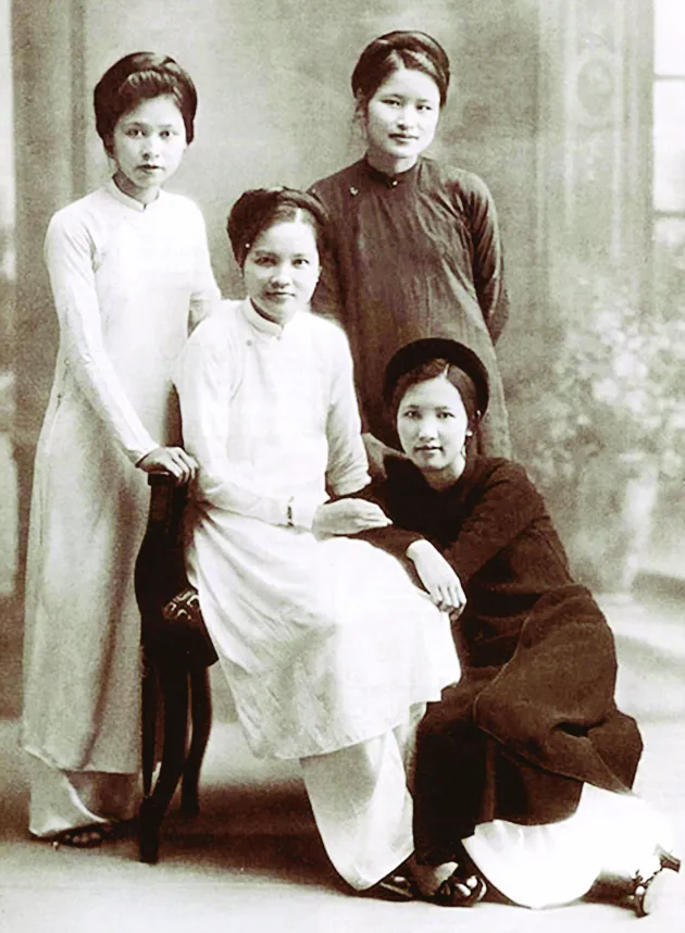 Áo bay trên đường như mây xuống phố (*) ảnh 1