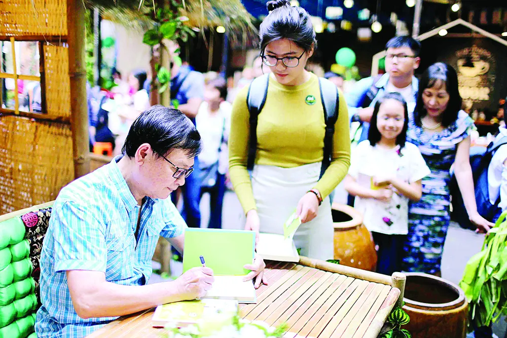 Nhà văn Nguyễn Nhật Ánh: Hãy làm chủ cảm hứng trong sáng tác ảnh 1