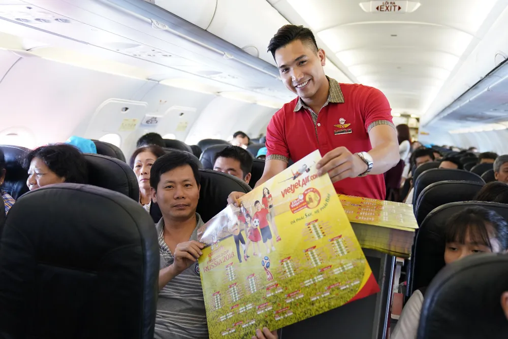 Hành khách hào hứng với lịch thi đấu World Cup 2018 của Vietjet ảnh 2