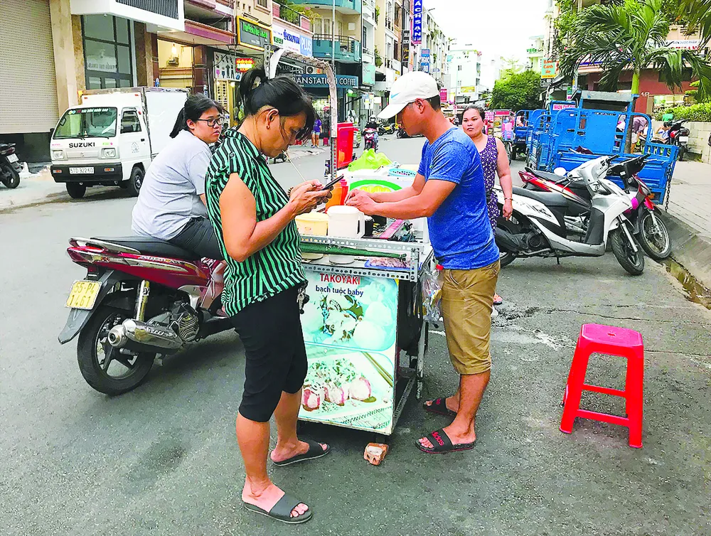 Lòng đường lại “thất thủ” ảnh 5