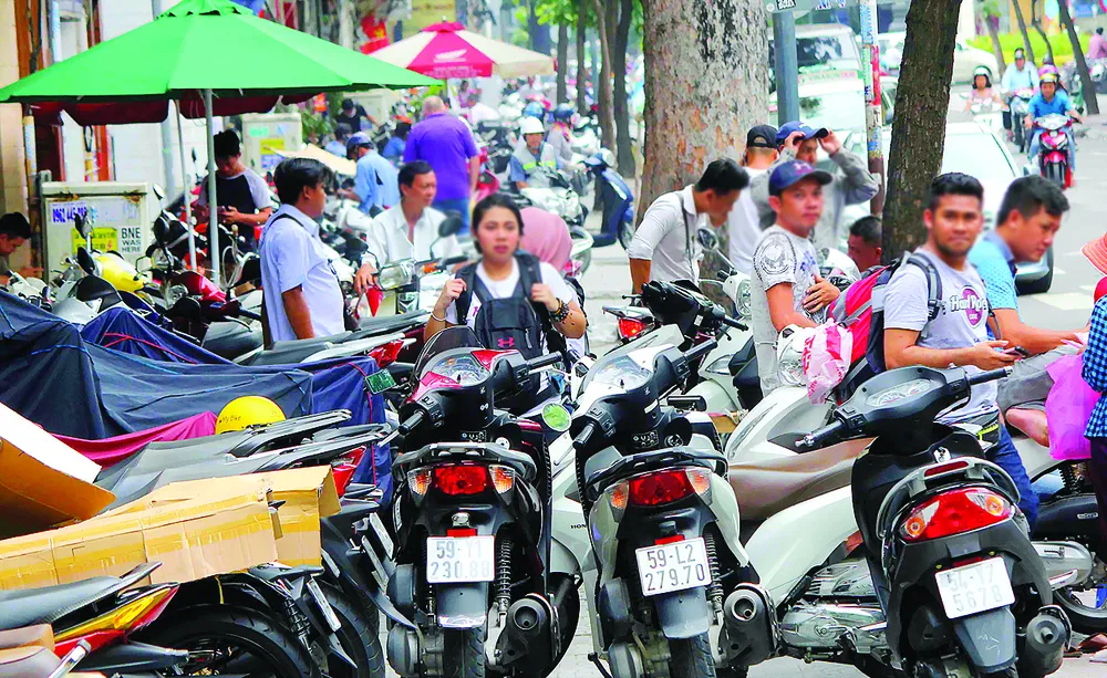 Lòng đường lại “thất thủ” ảnh 6