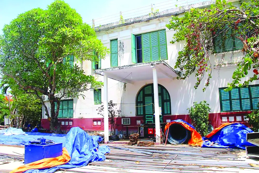 Tiếc cho lầu vua, núi rồng! ảnh 1