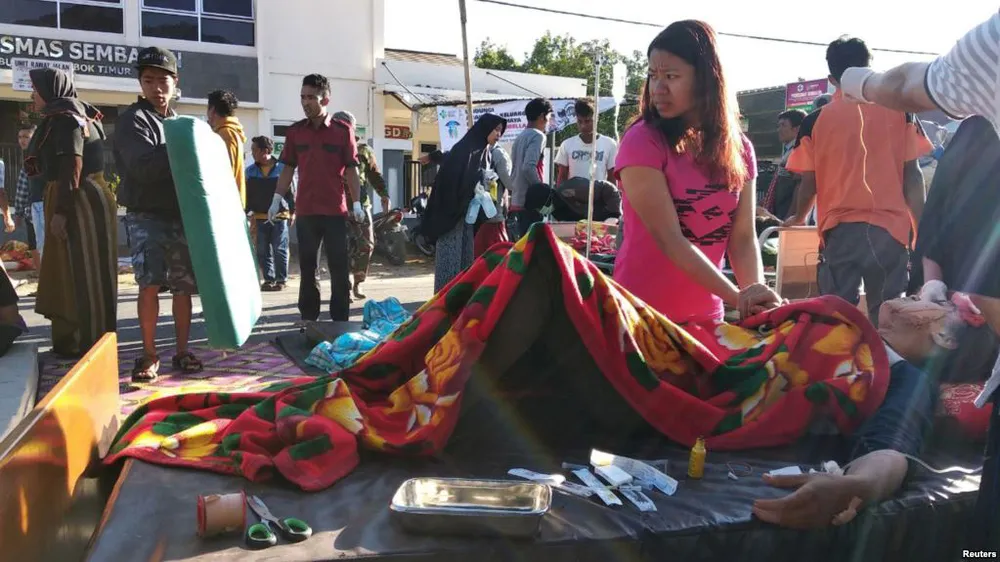 Động đất 6,4 độ Richter trên đảo du lịch Lombok ở Indonesia ảnh 1