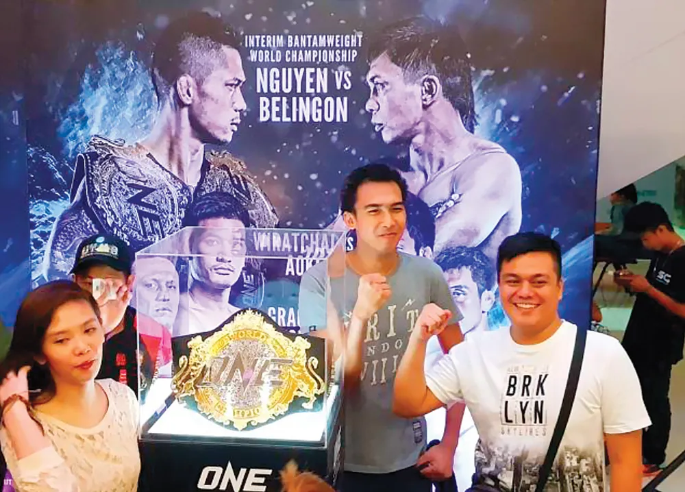 Phía sau lồng sắt ảnh 4