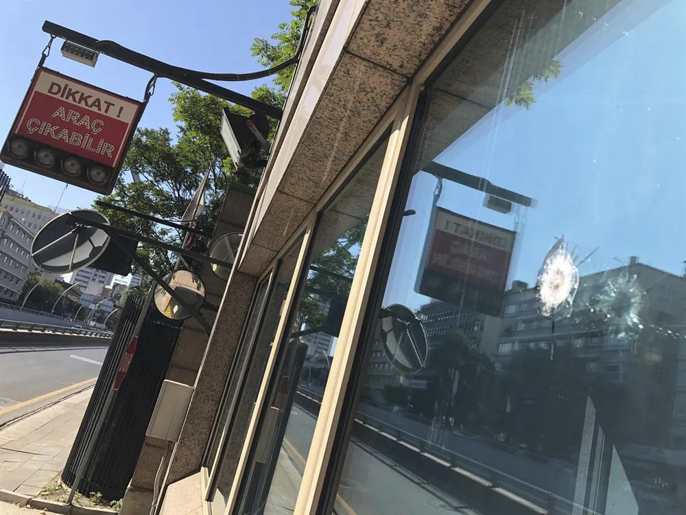 Nổ súng vào Đại sứ quán Mỹ ở thủ đô Thổ Nhĩ Kỳ ảnh 1