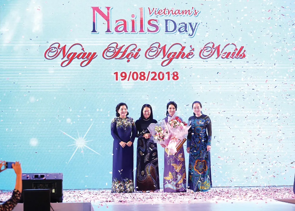 Tôn vinh những người thợ nail ảnh 1