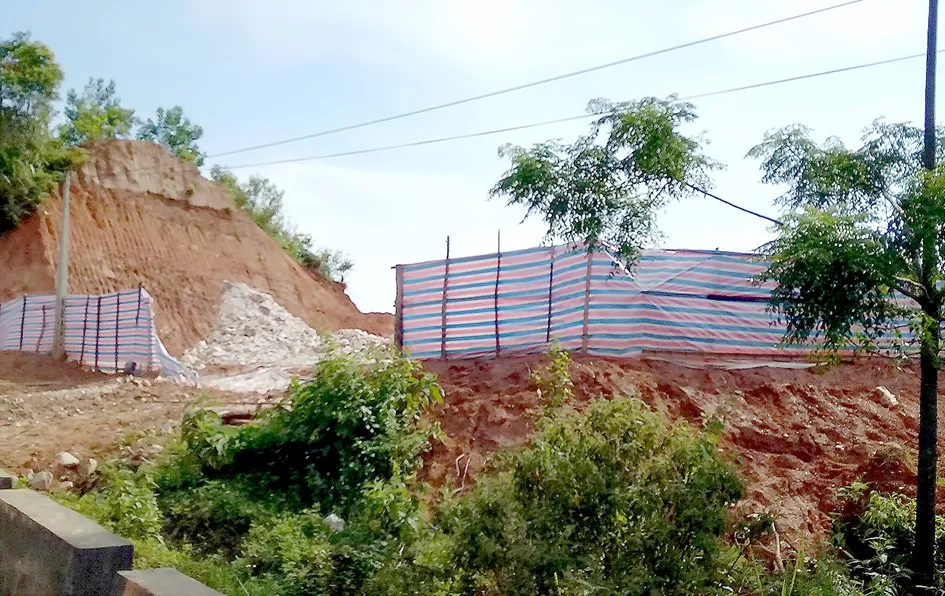 Lén lút khai thác thạch anh ảnh 1