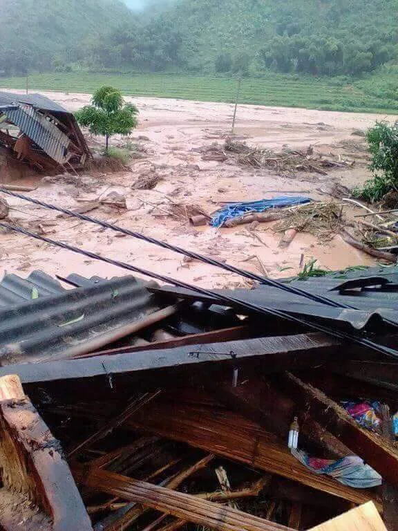 Mường Lát tan hoang sau lũ, di dời dân khẩn cấp ảnh 3