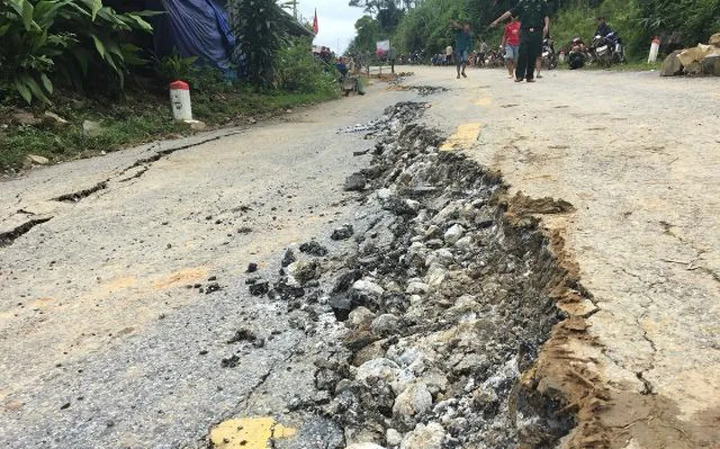 Mường Lát tan hoang sau lũ, di dời dân khẩn cấp ảnh 6