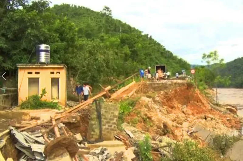 Mường Lát tan hoang sau lũ, di dời dân khẩn cấp ảnh 9