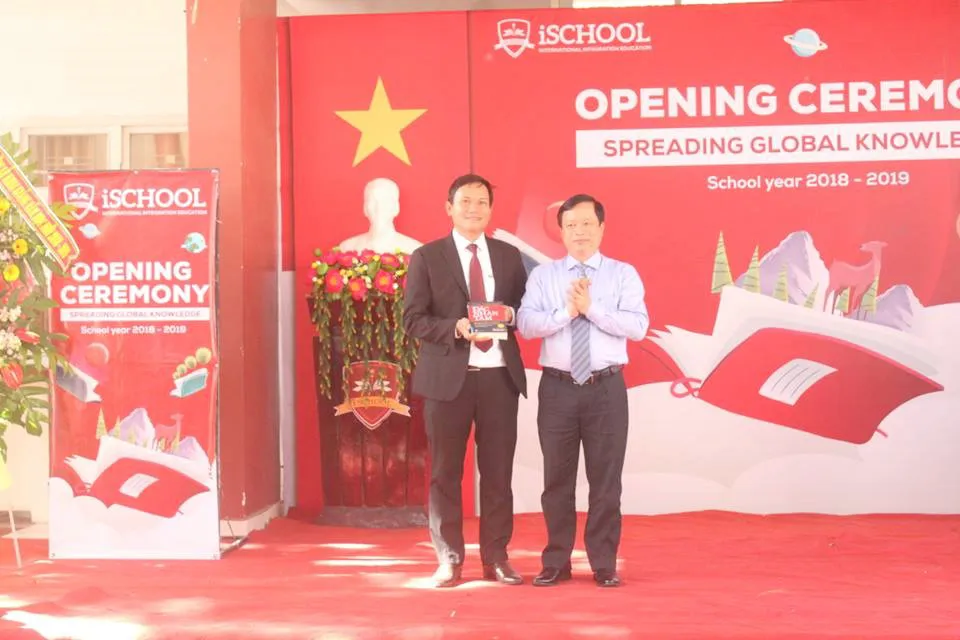 Có một mùa khai giảng ý nghĩa cùng sách ảnh 9