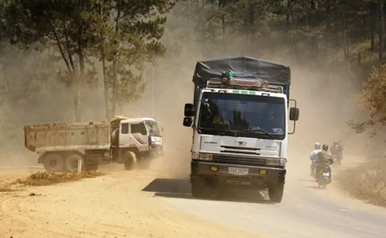 Chấn chỉnh xe thi công công trình gây mất an toàn ảnh 1