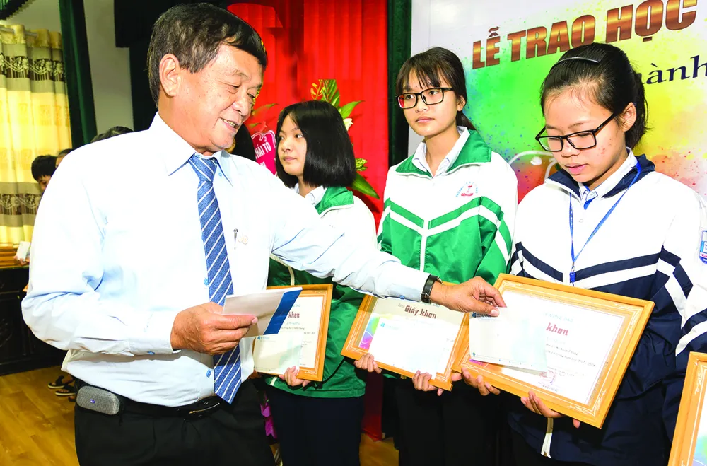 Quỹ hỗ trợ giáo dục Lê Mộng Đào trao tặng hơn 1,5 tỷ đồng học bổng “Đồng hành chắp cánh ước mơ” 2018 ảnh 1