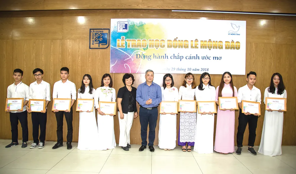 Quỹ hỗ trợ giáo dục Lê Mộng Đào trao tặng hơn 1,5 tỷ đồng học bổng “Đồng hành chắp cánh ước mơ” 2018 ảnh 5