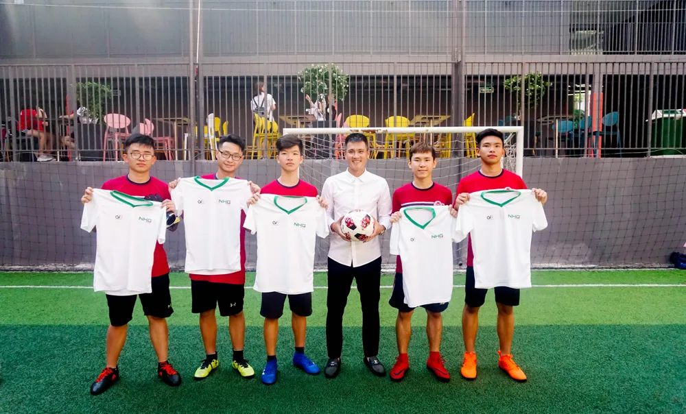 Công Vinh truyền cảm hứng bóng đá cho học sinh NHG ảnh 4
