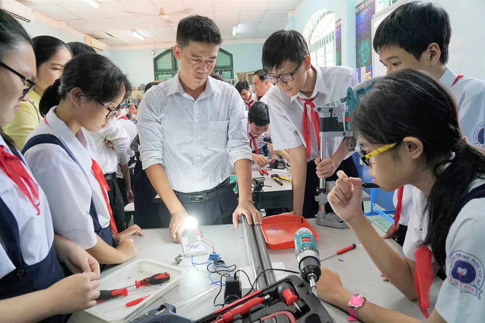 Lấy ý kiến nhân dân về nhiều vấn đề giáo dục ảnh 1