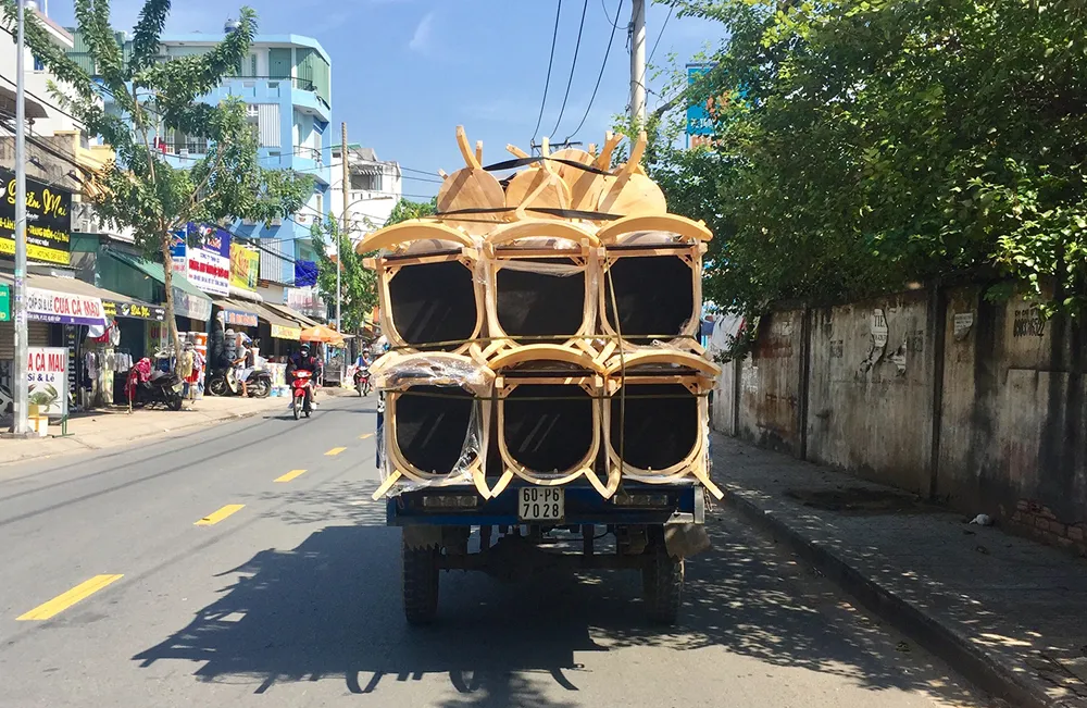 Xe chở hàng thuê thiếu an toàn ảnh 1