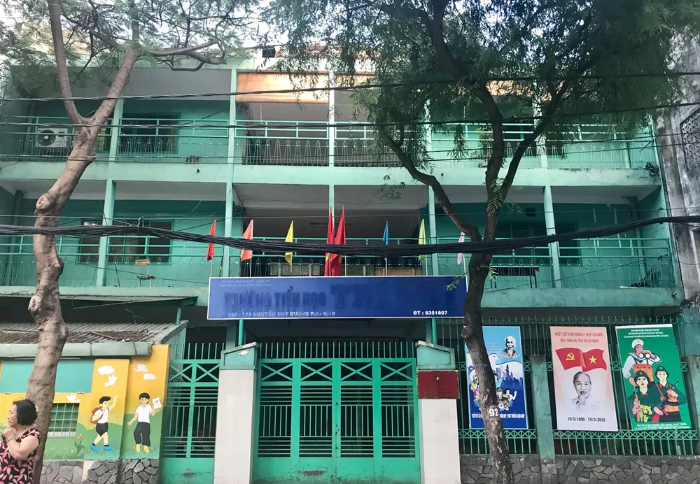 Trường học bỏ hoang ảnh 1