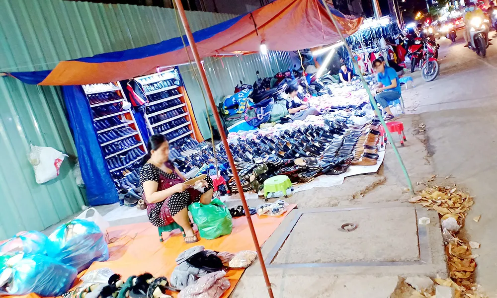 Đến hạn cam kết, lòng lề đường vẫn ngổn ngang ảnh 2