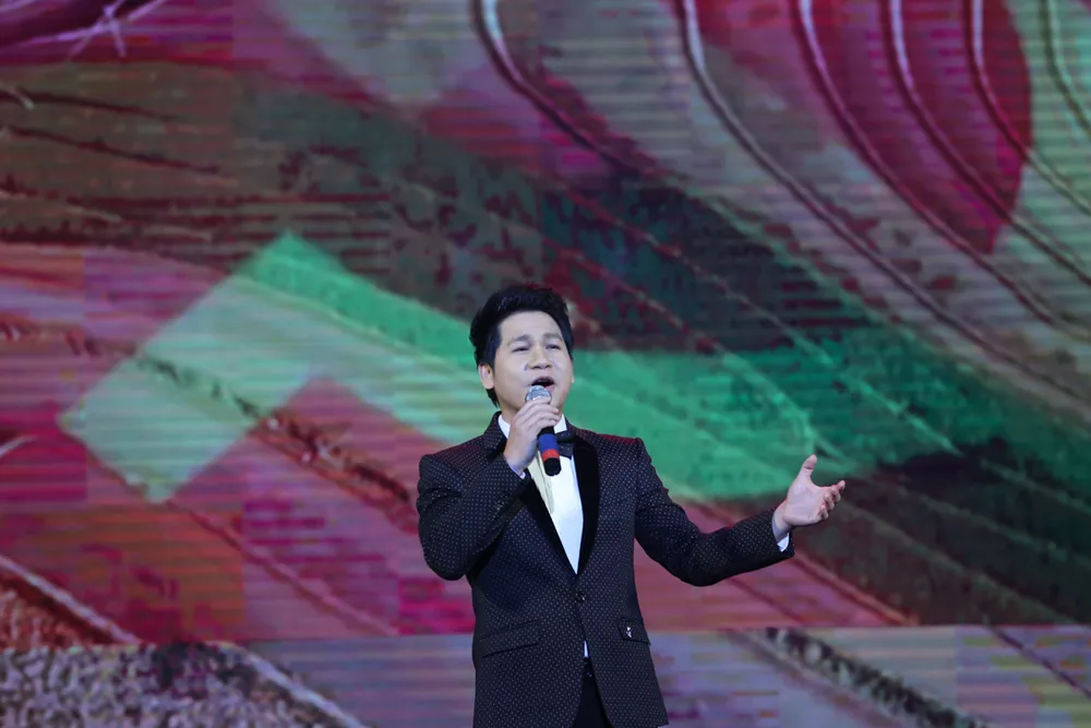 Hùng tráng khúc ca về Đảng với “Màu cờ tôi yêu” ảnh 2