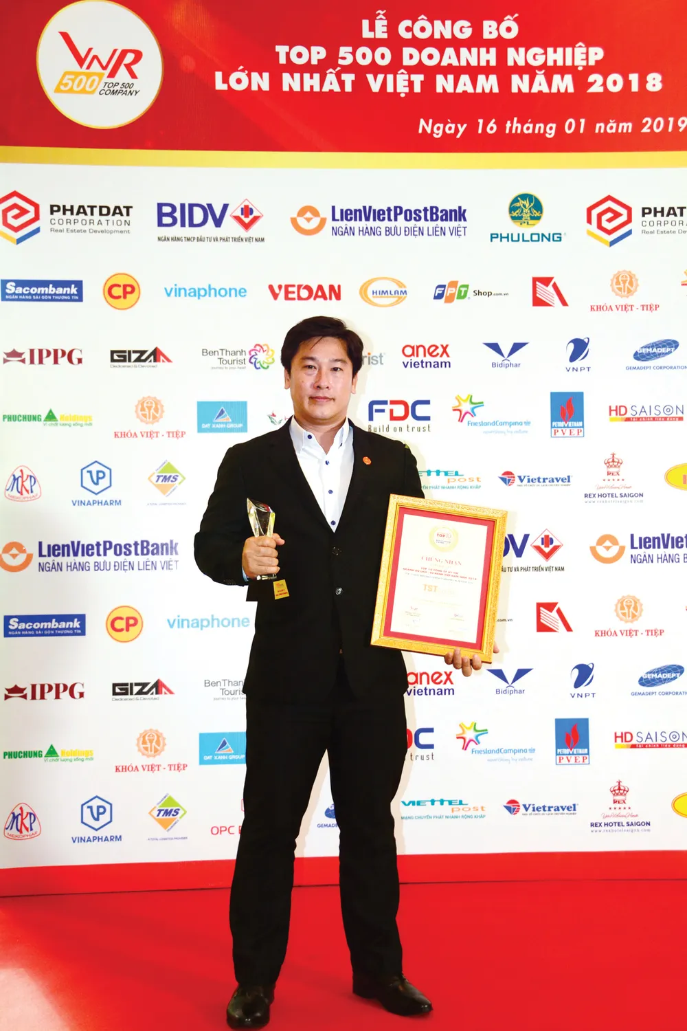 TST Tourist 12 năm liên tiếp đạt giải thưởng “Thương hiệu vàng” ảnh 2