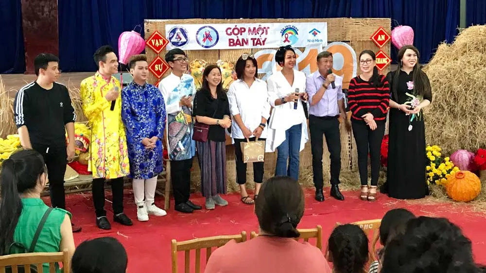 Sưởi ấm những mảnh đời bất hạnh ảnh 1