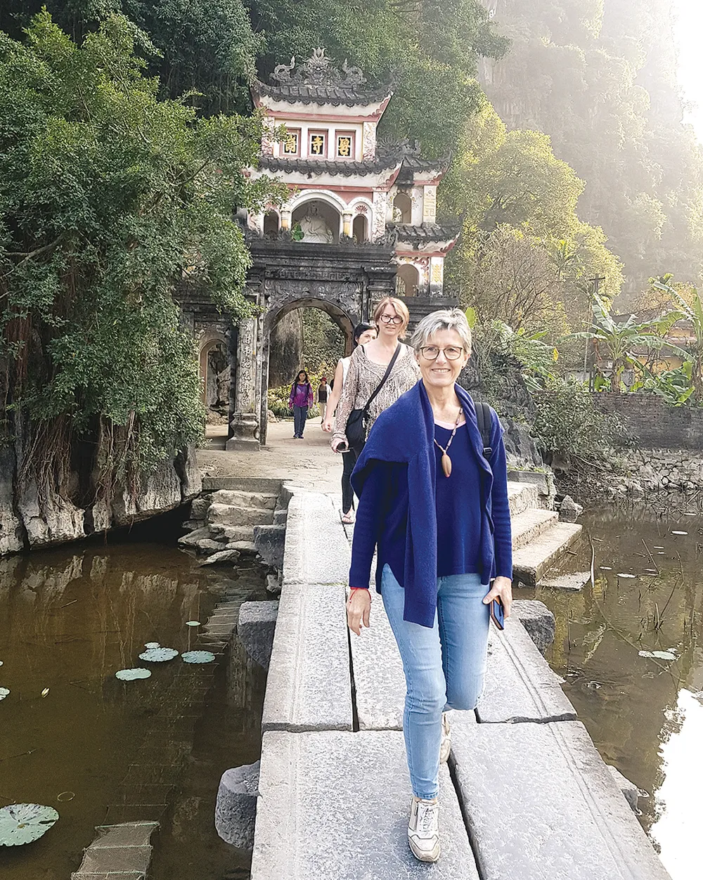 Lữ khách và cung đường mùa xuân ảnh 1