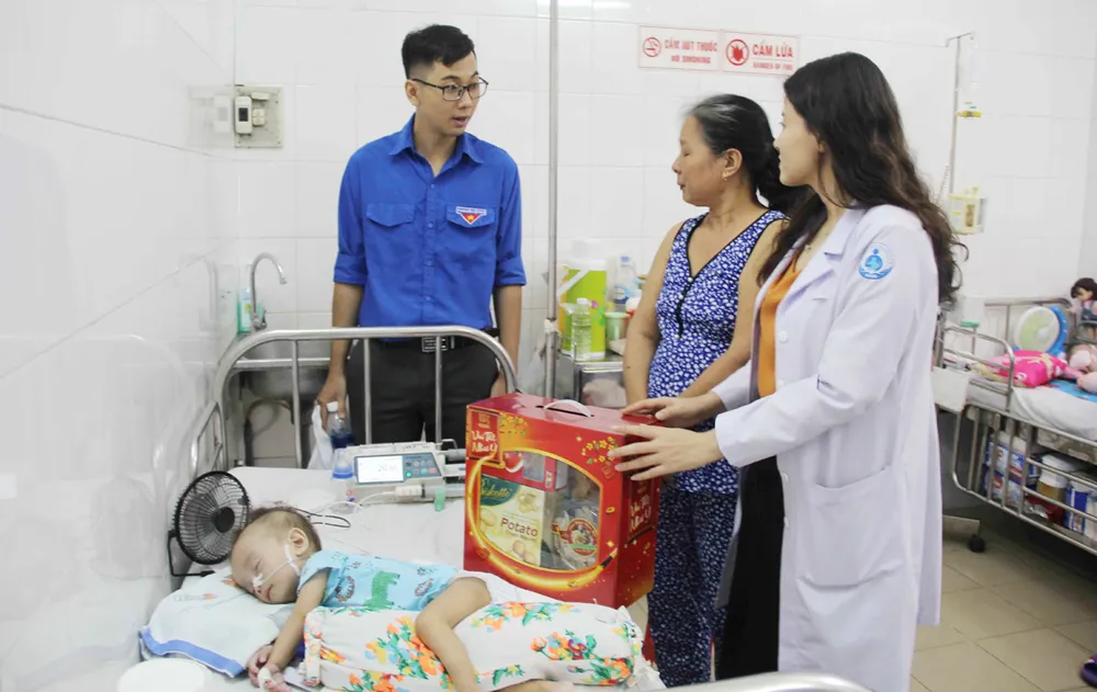 Sưởi ấm những mảnh đời bất hạnh ảnh 3