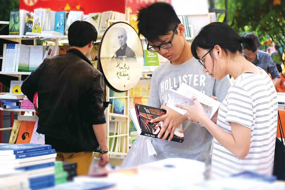 Đầu năm mua tri thức ảnh 1