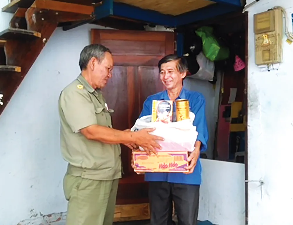 Ấm áp tình thân, sẻ chia yêu thương ảnh 1