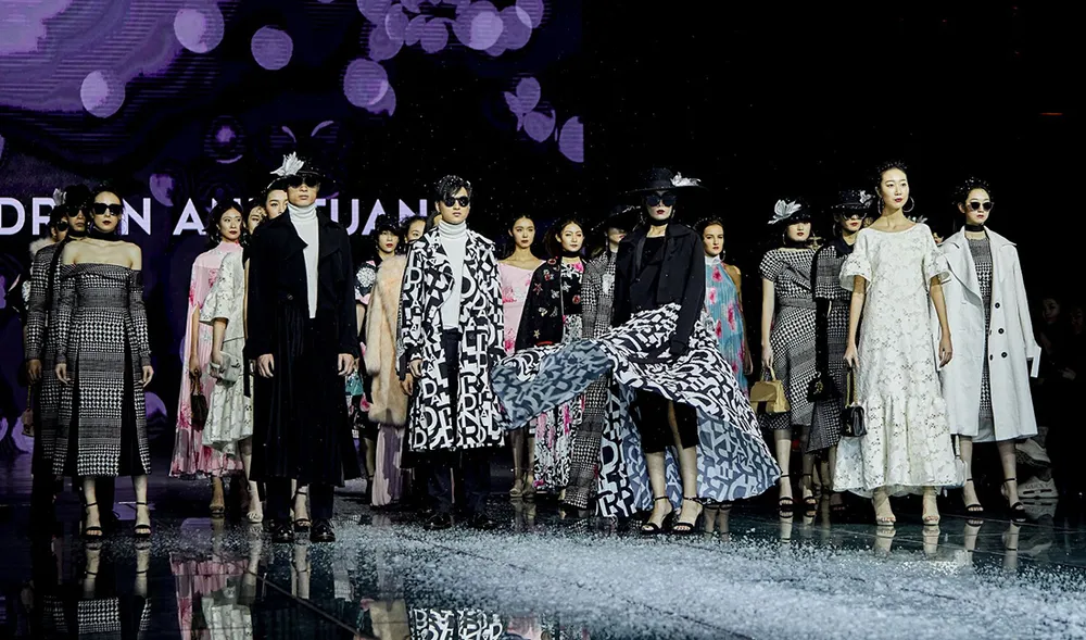 Ấn tượng đầu năm của thời trang Việt ảnh 1