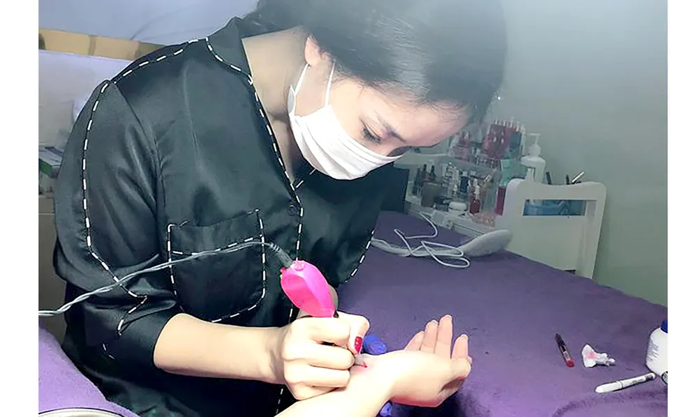 Xăm nốt ruồi để… thay đổi số phận ảnh 1