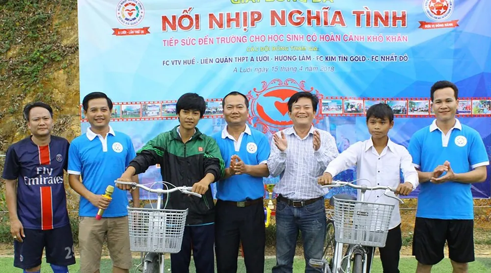 Đá bóng kết nối yêu thương