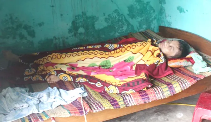 Hai mẹ con trong cảnh khốn cùng ảnh 1