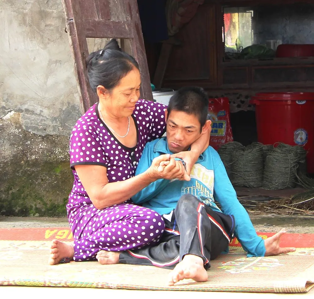 Bố mất, con tật nguyền, mẹ suy tim nặng ảnh 1