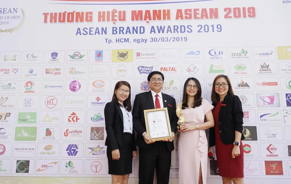 iSchool đạt giải thưởng "Top 10 thương hiệu mạnh ASEAN 2019" ảnh 2