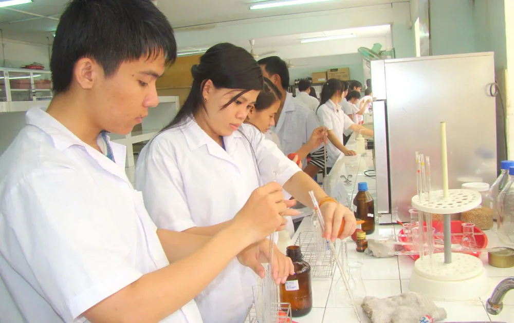 Bát nháo đường vào đại học và hệ lụy - Bài 2: Đào tạo kiểu “đem con bỏ chợ” ảnh 1