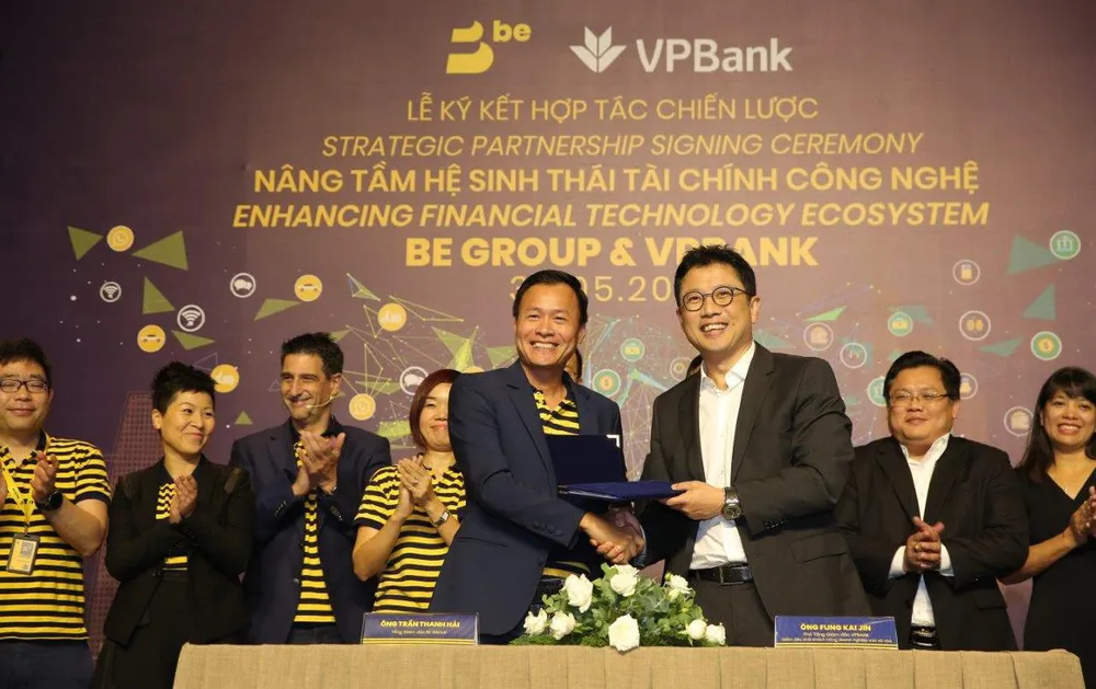 Đại diện của BE Group và VPBank ký kết hợp tác chiến lược cung cấp dịch vụ beFinancial