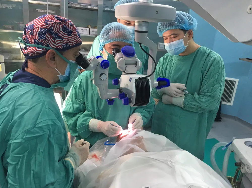 Sứ giả của bệnh nhân nghèo ảnh 2