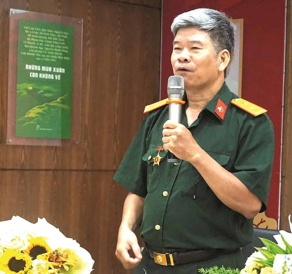 Nhà văn Đoàn Tuấn trong một chương trình giao lưu  được tổ chức tại TPHCM 